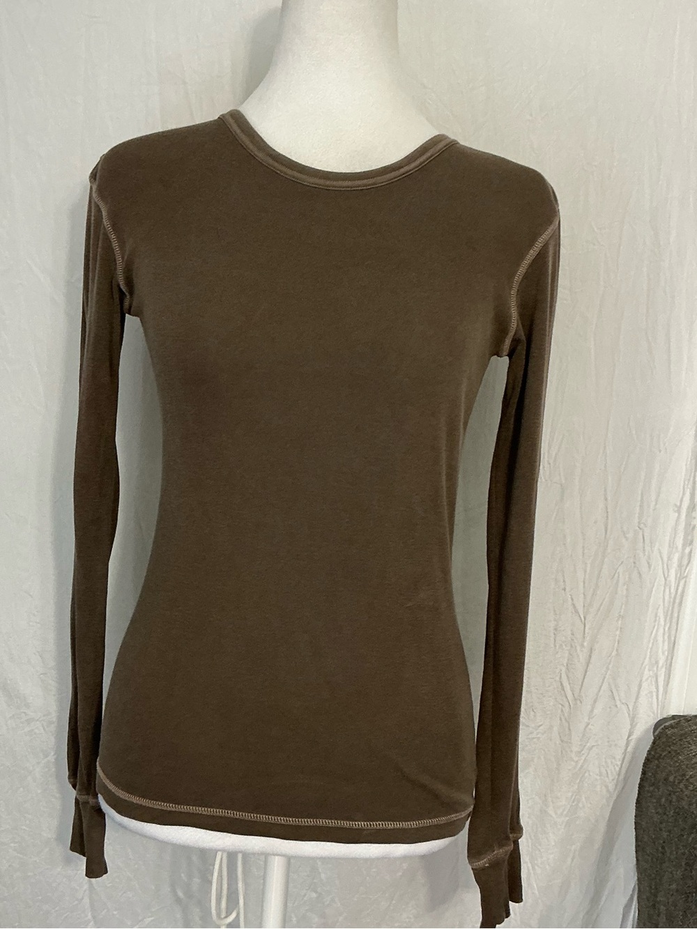 Old Navy Brown Long-Sleeve Crewneck Tee